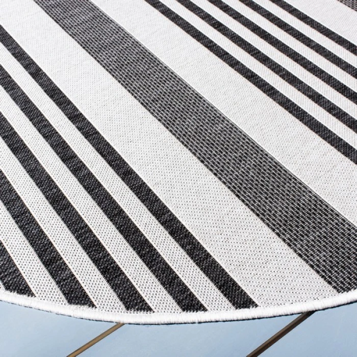 Safavieh Beach House BHS222 Light Grey / Charcoal 8' X 8' Round Area Rug