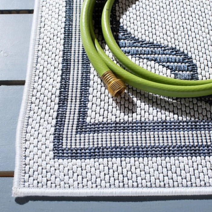Safavieh Bermuda BMU810 Ivory / Charcoal 4' X 6' Rectangle Area Rug