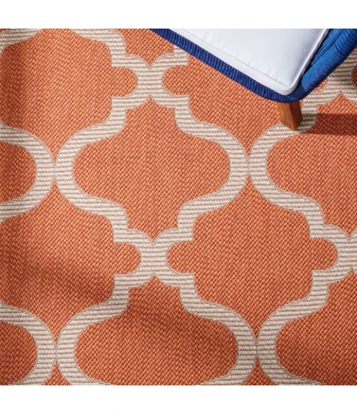 Safavieh Bermuda BMU810 Rust / Ivory 6'-7" X 6'-7" Round Area Rug