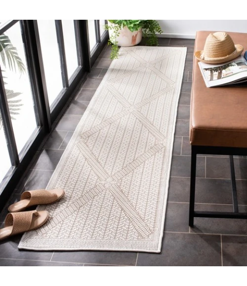 Safavieh Bermuda BMU811 Cream / Beige 5'-3" X 5'-3" Square Area Rug