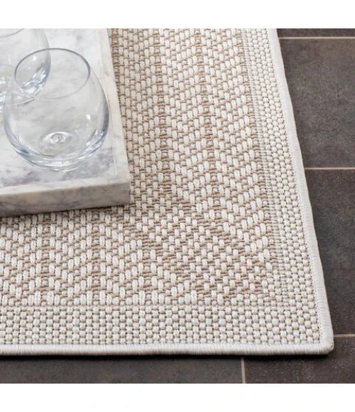 Safavieh Bermuda BMU811 Cream / Beige 5'-3" X 5'-3" Square Area Rug