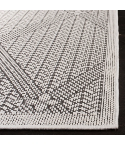 Safavieh Bermuda BMU811 Cream / Grey 6'-7" X 6'-7" Round Area Rug