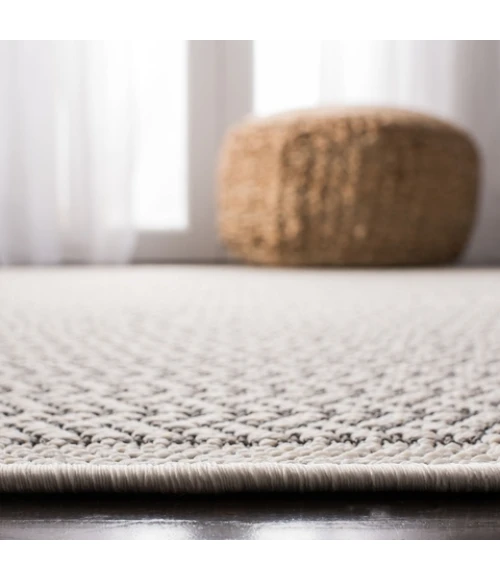 Safavieh Bermuda BMU811 Cream / Grey 6'-7" X 6'-7" Round Area Rug