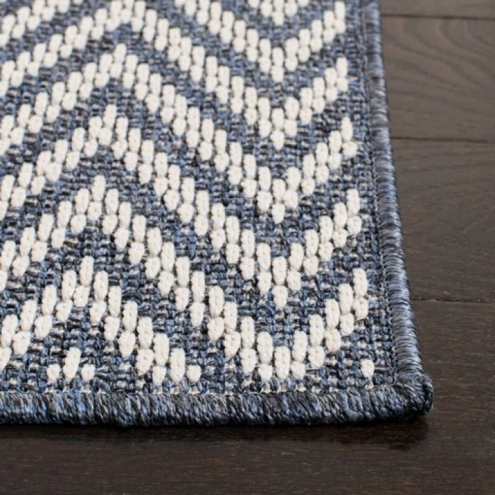 Safavieh Bermuda BMU812 Blue / Creme 4' X 6' Rectangle Area Rug