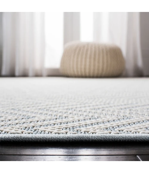 Safavieh Bermuda BMU812 Light Blue / Cream 6'-7" X 6'-7" Round Area Rug