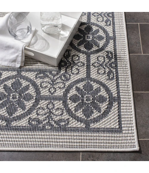 Safavieh Bermuda BMU815 Ivory / Charcoal 6'-7" X 6'-7" Round Area Rug