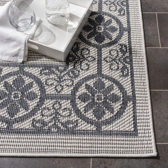 Safavieh Bermuda BMU815 Ivory / Charcoal 4' X 6' Rectangle Area Rug