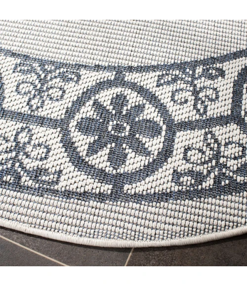 Safavieh Bermuda BMU815 Ivory / Charcoal 6'-7" X 6'-7" Round Area Rug