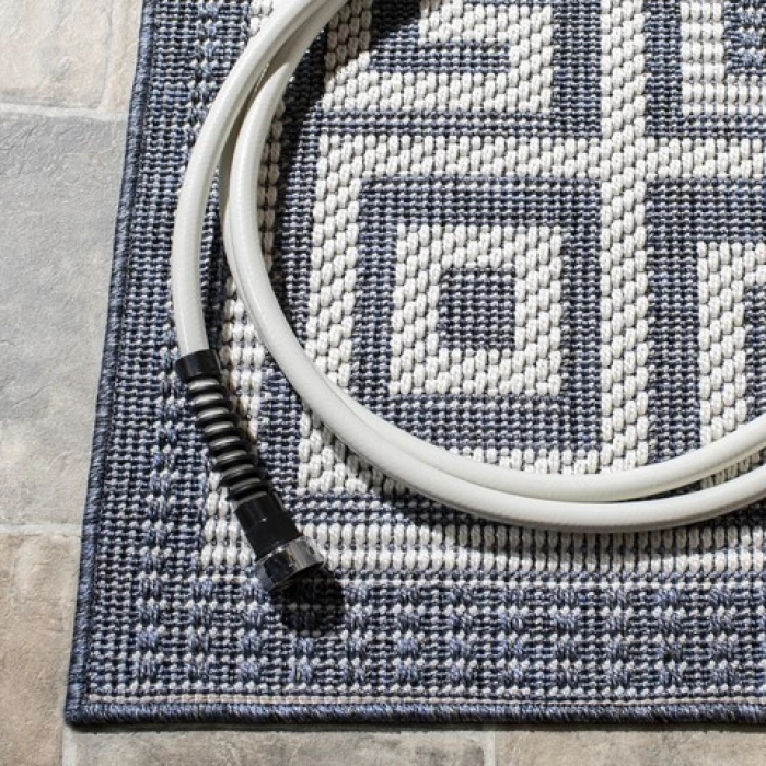Safavieh Bermuda BMU820 Dark Blue / Ivory 5'-3" X 5'-3" Square Area Rug