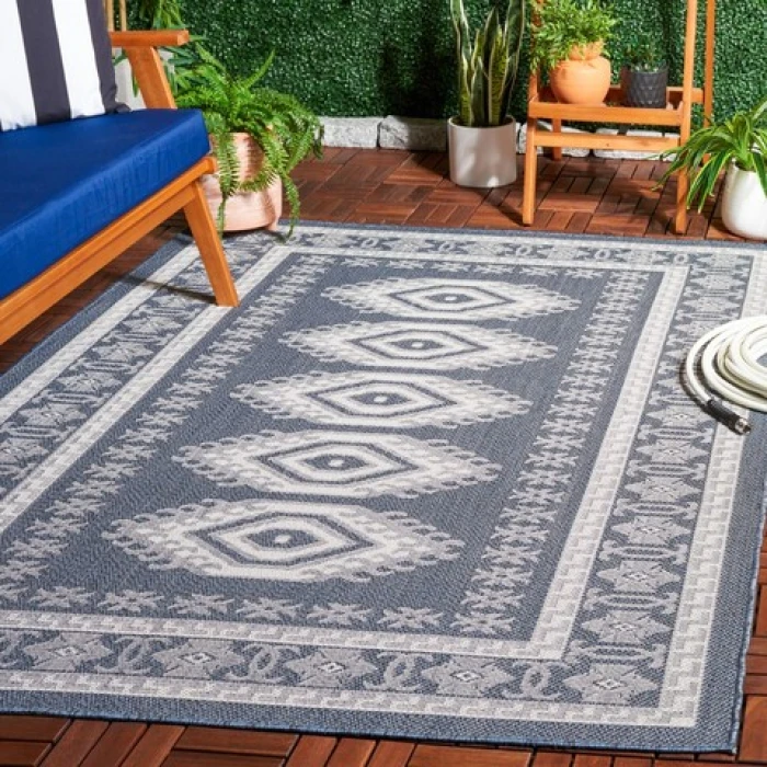 Safavieh Bermuda BMU827 Navy / Ivory 4' X 6' Rectangle Area Rug