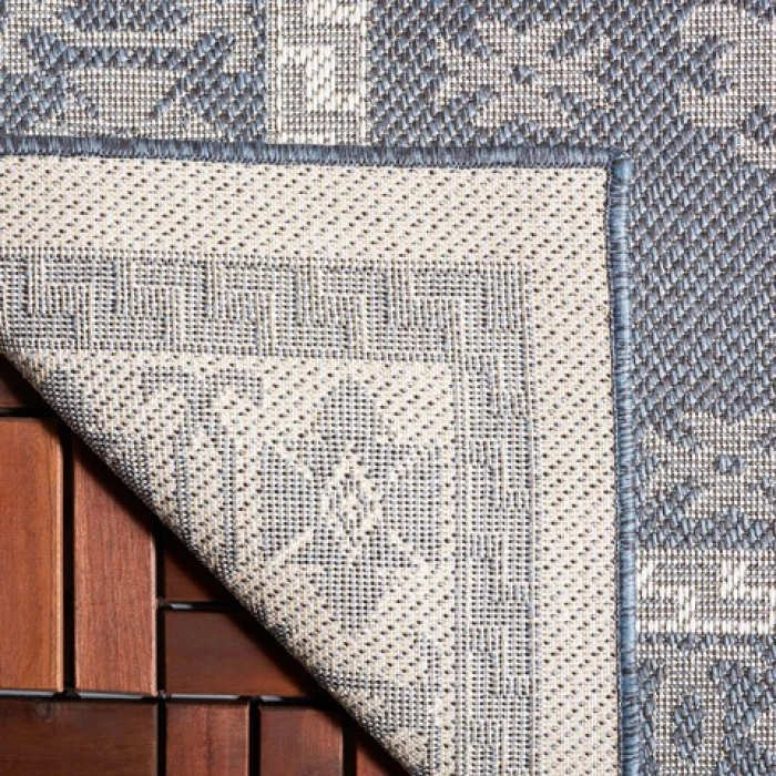 Safavieh Bermuda BMU827 Navy / Ivory 4' X 6' Rectangle Area Rug