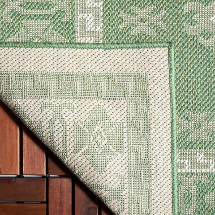 Safavieh Bermuda BMU827 Green / Ivory 4' X 6' Rectangle Area Rug