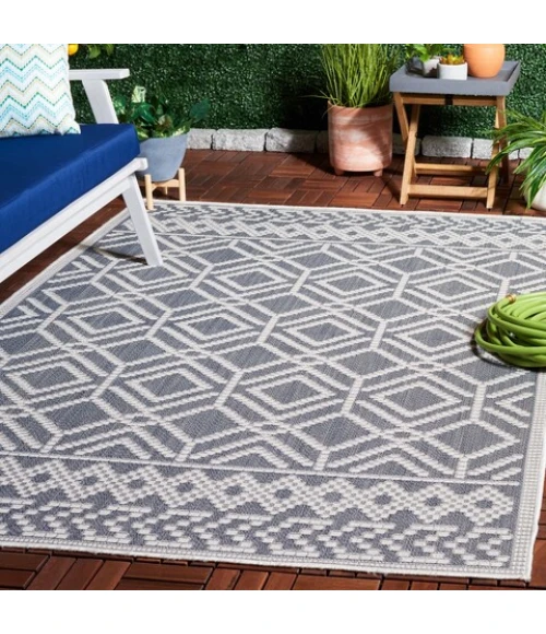 Safavieh Bermuda BMU874 Navy / Ivory 5'-3" X 7'-6" Rectangle Area Rug