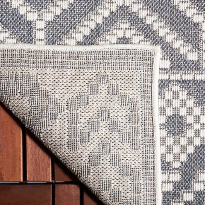 Safavieh Bermuda BMU874 Navy / Ivory 4' X 6' Rectangle Area Rug