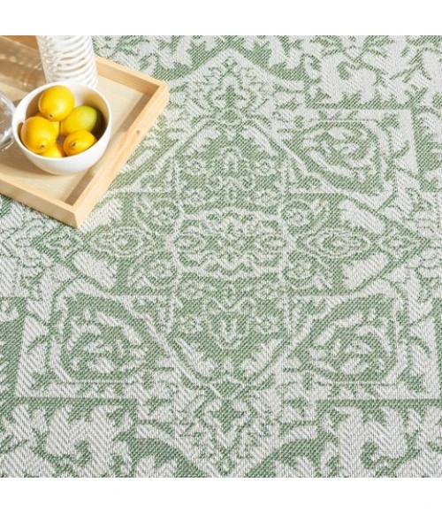 Safavieh Bermuda BMU885 Green / Ivory 5'-3" X 7'-6" Rectangle Area Rug