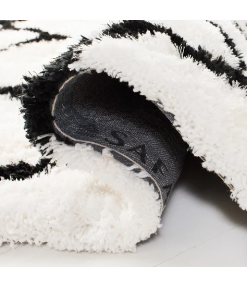 Safavieh Barcelona Shag BSG319 Ivory / Black 2'-3" X 4' Accent Area Rug