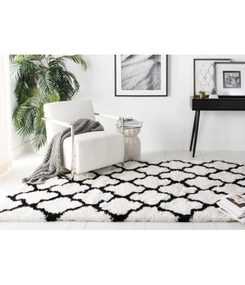 Safavieh Barcelona Shag BSG319 Ivory / Black 2'-3" X 4' Accent Area Rug