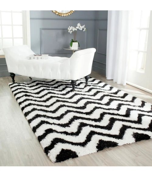 Safavieh Barcelona Shag BSG320 Ivory / Black 5' X 8' Rectangle Area Rug