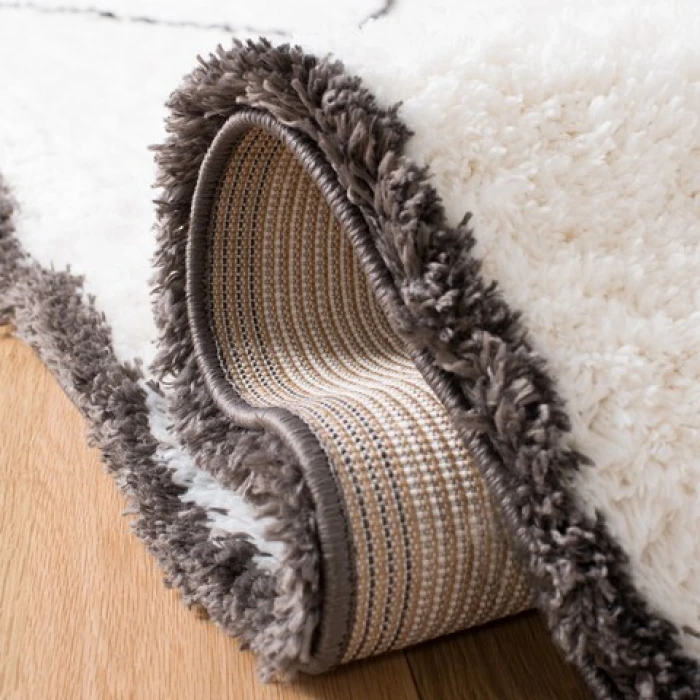 Safavieh Carmella Shag  Cream / Grey CRM226 6 ft. 7 in. X 6 ft. 7 in. Round Rug