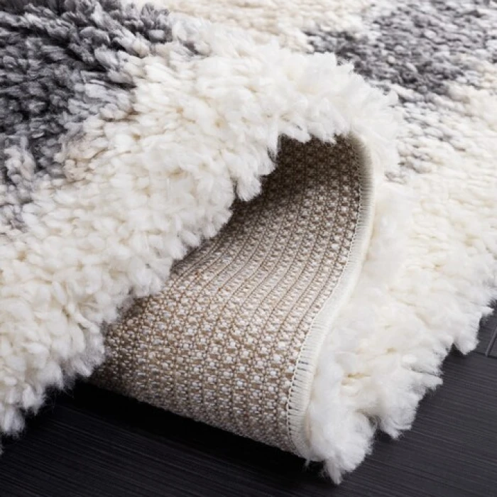 Safavieh Fontana Shag  Ivory / Grey FNT829 5 ft. 3 in. X 7 ft. 6 in. Rectangle Rug