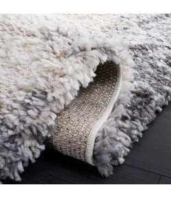 Safavieh Fontana Shag  Ivory / Grey FNT831 2 ft. 3 in. X 8 ft. Runner Rug