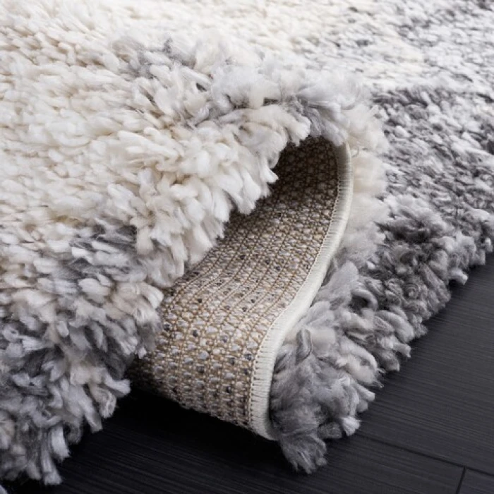 Safavieh Fontana Shag  Ivory / Grey FNT831 2 ft. 3 in. X 8 ft. Runner Rug