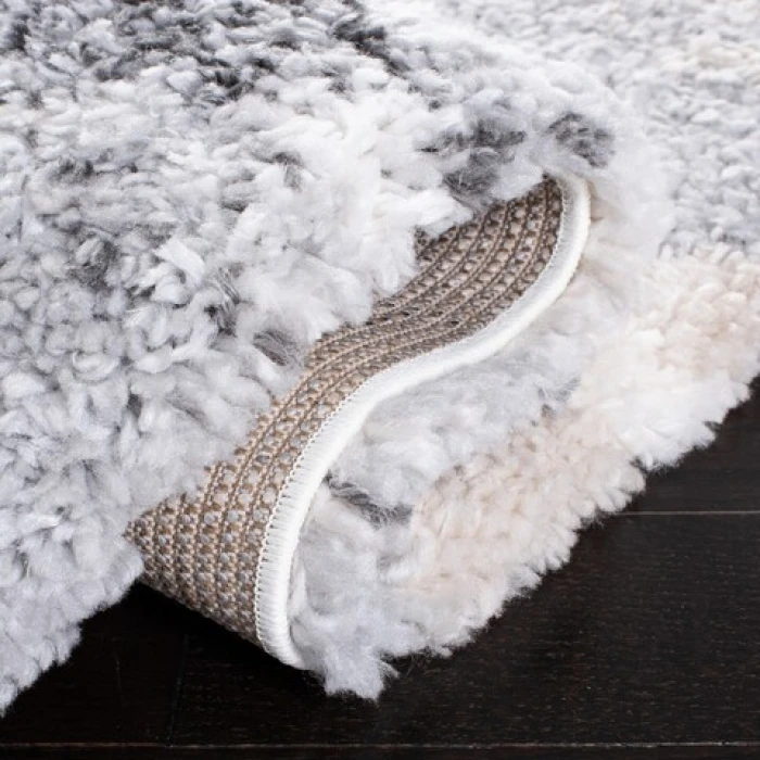 Safavieh Fontana Shag  Grey / Charcoal FNT840 5 ft. 3 in. X 7 ft. 6 in. Rectangle Rug
