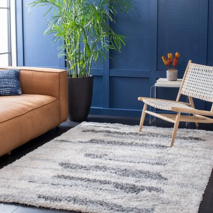 Safavieh Fontana Shag  Grey / Ivory FNT890 4 ft. X 6 ft. Rectangle Rug