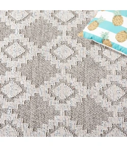 Safavieh Global Grey / Ivory GLB208 4 ft. X 6 ft. Rectangle Rug
