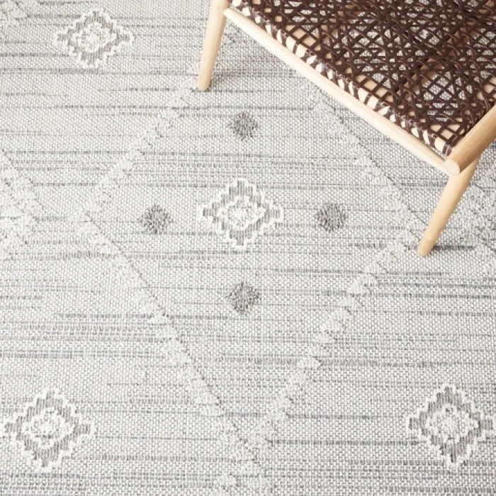 Safavieh Global Light Grey / Ivory GLB868 6 ft. 7 in. X 6 ft. 7 in. Square Rug