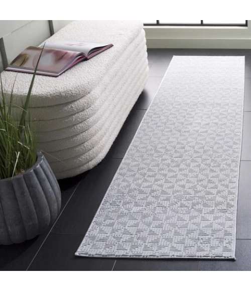 Safavieh Hanna Grey / Ivory HAN110 2 ft. X 8 ft. Runner Rug