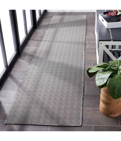 Safavieh Hampton Grey / Black HTN230 2 ft. X 9 ft. Runner Rug