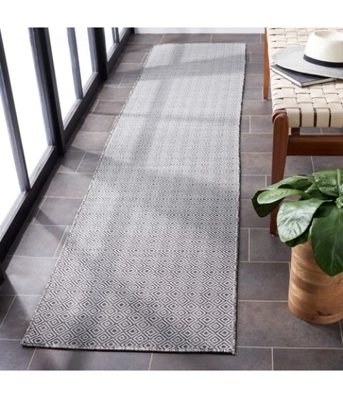 Safavieh Hampton Ivory / Black HTN230 2 ft. X 9 ft. Runner Rug