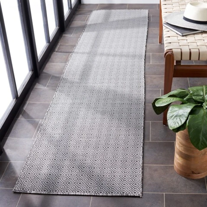 Safavieh Hampton Ivory / Black HTN230 2 ft. X 9 ft. Runner Rug