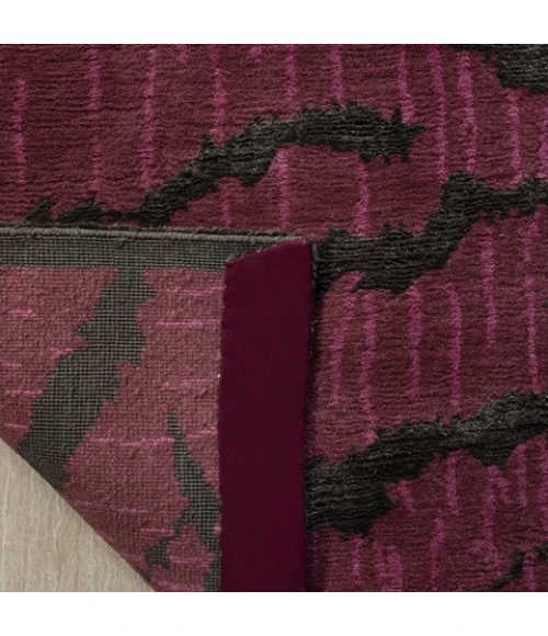 Safavieh Jamie Drake Raspberry / Coffee JDK351 4 ft. X 6 ft. Rectangle Rug