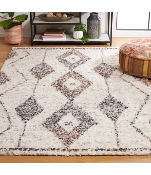 Safavieh Jericho Shag Ivory / Black JER102 5 ft. 3 in. X 7 ft. 6 in. Rectangle Rug