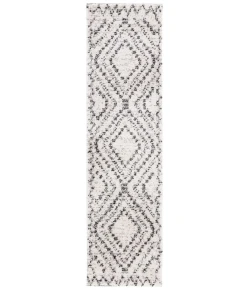 Safavieh Jericho Shag Ivory / Black JER104 2 ft. 2 in. X 8 ft. Runner Rug