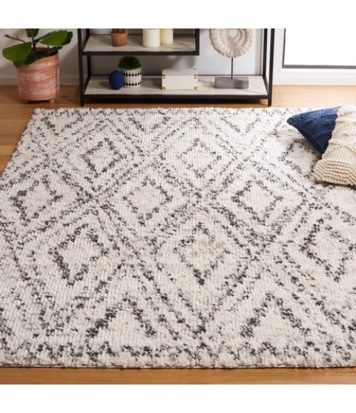 Safavieh Jericho Shag Ivory / Black JER104 4 ft. X 6 ft. Rectangle Rug