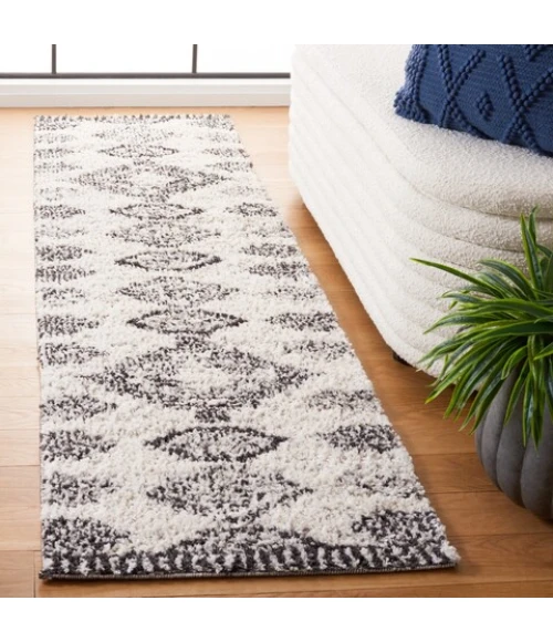 Safavieh Jericho Shag Ivory / Black JER108 2 ft. 2 in. X 8 ft. Runner Rug