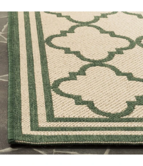 Safavieh Linden  Cream / Green LND121 6 ft. 7 in. X 6 ft. 7 in. Round Rug