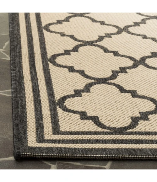 Safavieh Linden  Creme / Black LND121 6 ft. 7 in. X 6 ft. 7 in. Square Rug