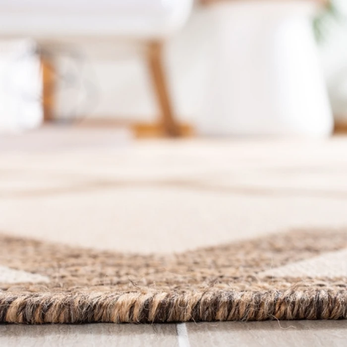 Safavieh Linden  Cream / Beige LND122 4 ft. X 6 ft. Rectangle Rug