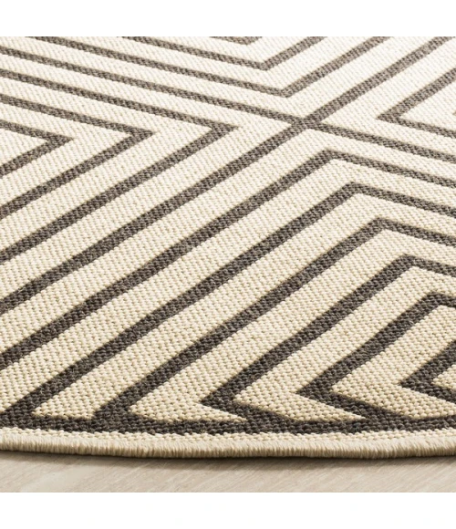 Safavieh Linden  Creme / Brown LND123 6 ft. 7 in. X 6 ft. 7 in. Round Rug