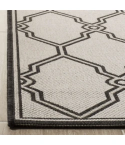 Safavieh Linden  Light Grey / Charcoal LND124 6 ft. 7 in. X 6 ft. 7 in. Square Rug