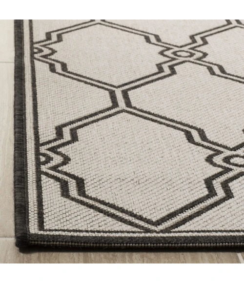 Safavieh Linden  Light Grey / Charcoal LND124 6 ft. 7 in. X 6 ft. 7 in. Square Rug