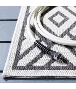 Safavieh Linden  Light Grey / Charcoal LND126 5 ft. 3 in. X 7 ft. 6 in. Rectangle Rug