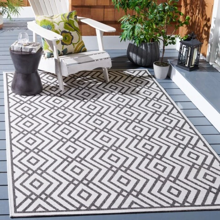 Safavieh Linden  Light Grey / Charcoal LND126 5 ft. 3 in. X 7 ft. 6 in. Rectangle Rug