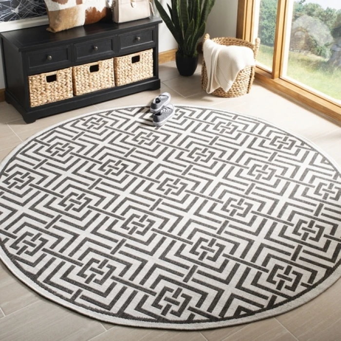 Safavieh Linden  Light Grey / Charcoal LND128 6 ft. 7 in. X 6 ft. 7 in. Round Rug