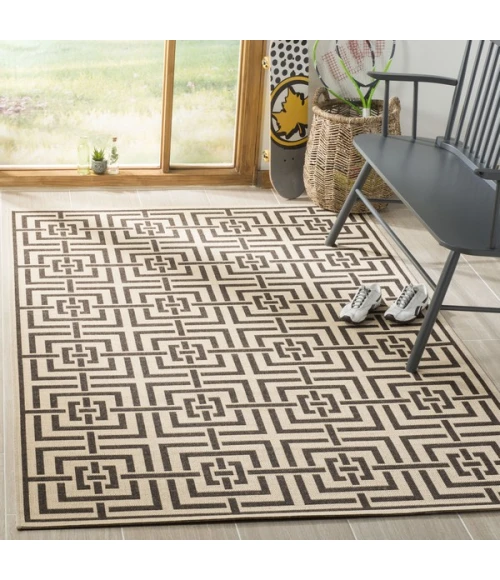 Safavieh Linden  Creme / Brown LND128 6 ft. 7 in. X 6 ft. 7 in. Square Rug