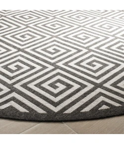 Safavieh Linden  Light Grey / Charcoal LND129 6 ft. 7 in. X 6 ft. 7 in. Round Rug